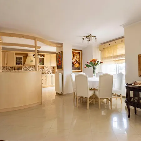 Luxury And Comfort Apartment Nea Moudania