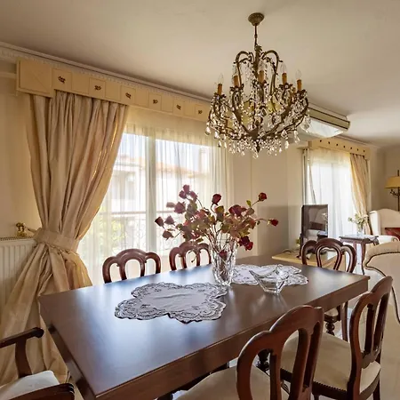 Luxury And Comfort * Néa Mudaniá
