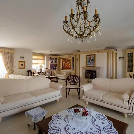 Luxury And Comfort * Néa Mudaniá